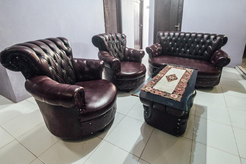 Отель Oyo 2165 Alyah Guest House Syariah