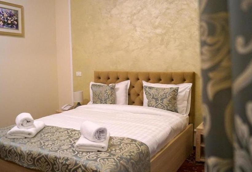 בית מלון כפרי Pensiunea Romeo Resort