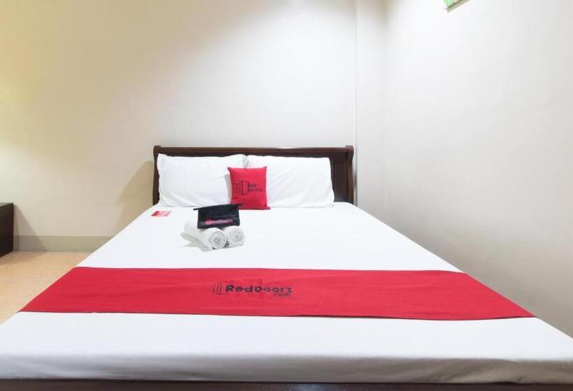 هتل Reddoorz At Teofila Lodge