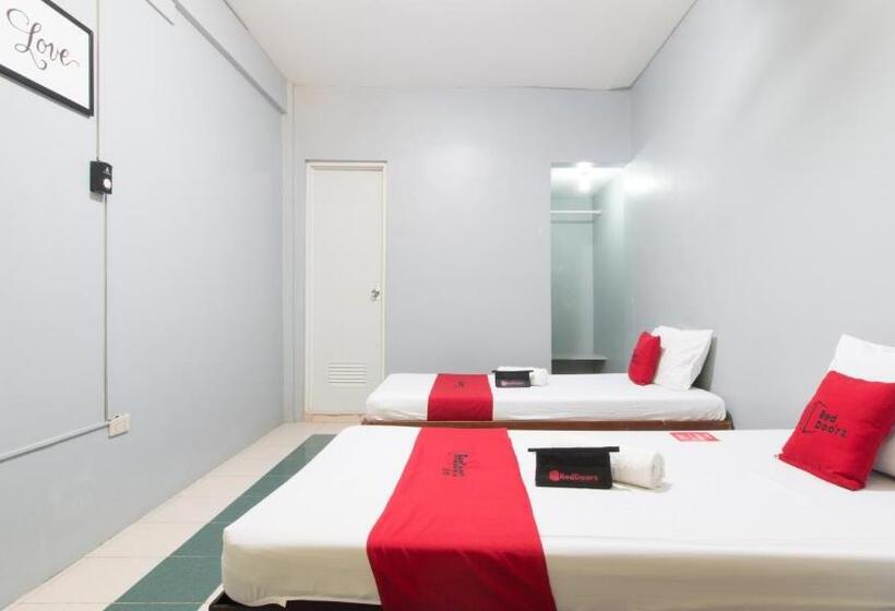 هتل Reddoorz At Teofila Lodge