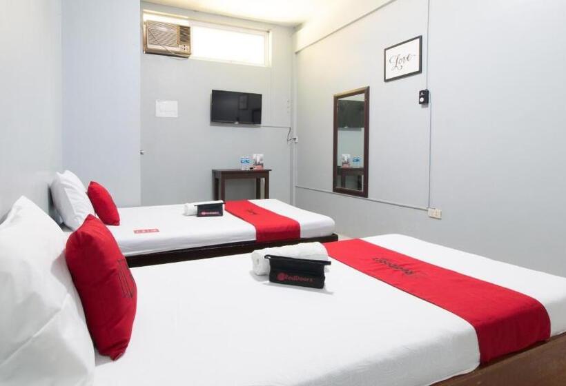 هتل Reddoorz At Teofila Lodge