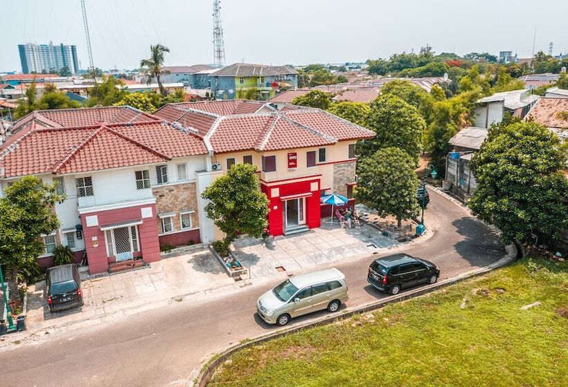 Отель Reddoorz @ Pavilion Residence Cikarang