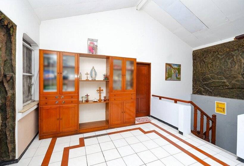 ホテル Spot On 2240 Simpang Tujuh Residence