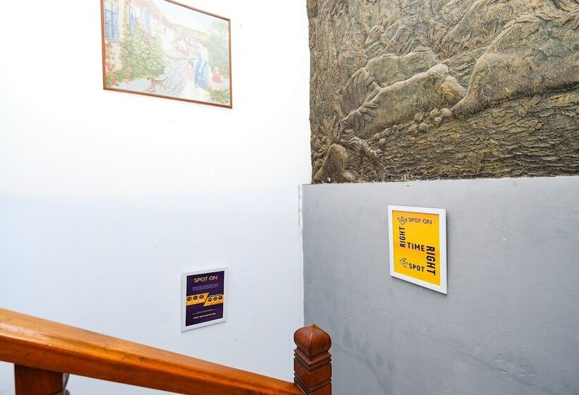 ホテル Spot On 2240 Simpang Tujuh Residence