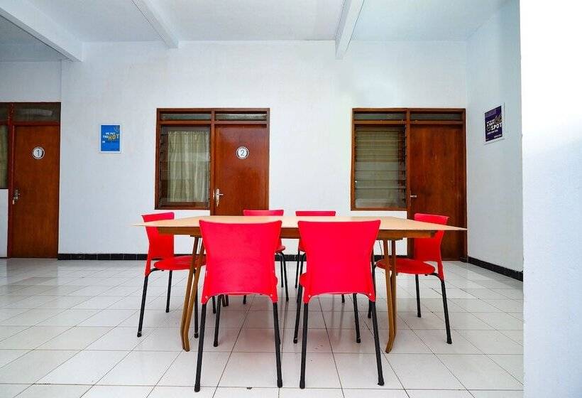 ホテル Spot On 2240 Simpang Tujuh Residence