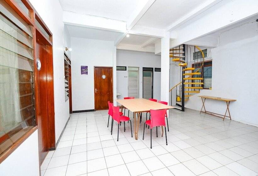 ホテル Spot On 2240 Simpang Tujuh Residence