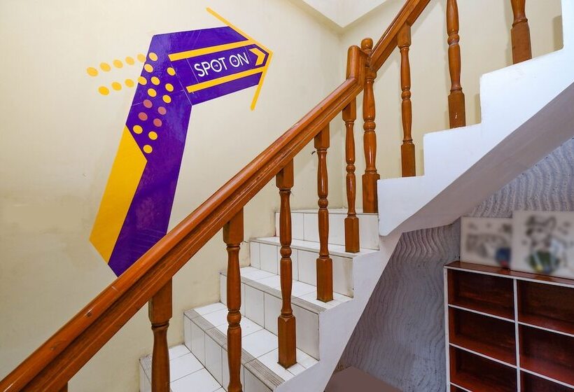 ホテル Spot On 2240 Simpang Tujuh Residence