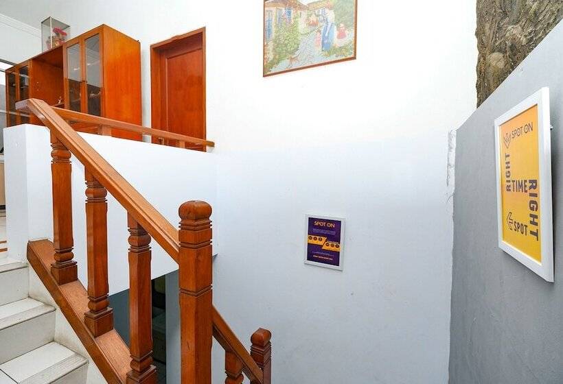 ホテル Spot On 2240 Simpang Tujuh Residence