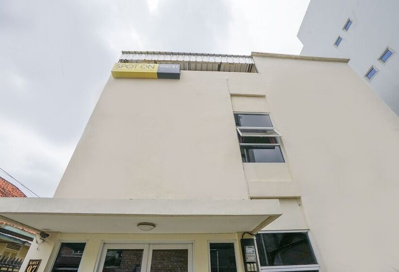 Отель Spot On 2246 Kost 97 Syariah
