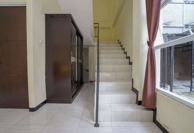 Отель Spot On 2246 Kost 97 Syariah