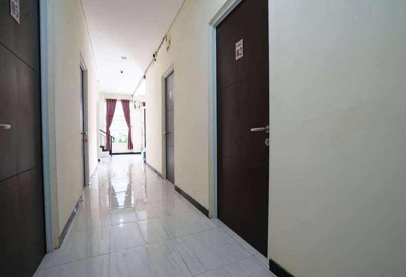 Отель Spot On 2246 Kost 97 Syariah