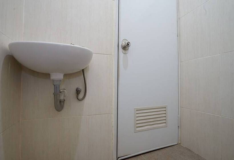 Отель Spot On 2246 Kost 97 Syariah