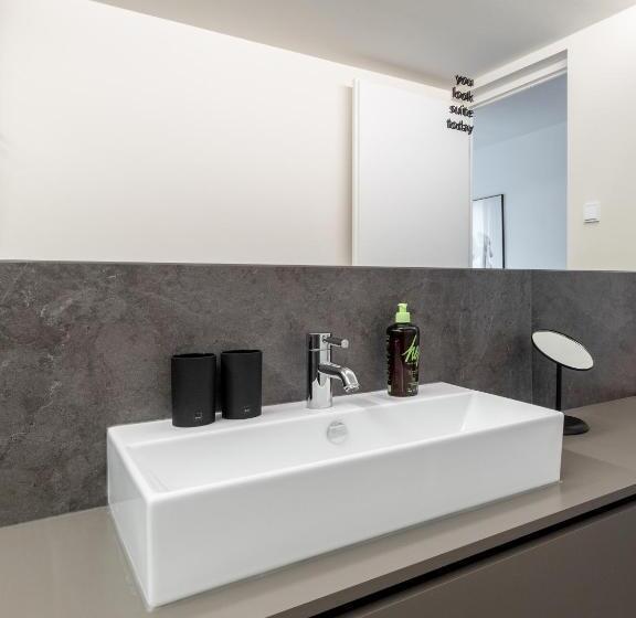 Limehome Linz Schillerstraße