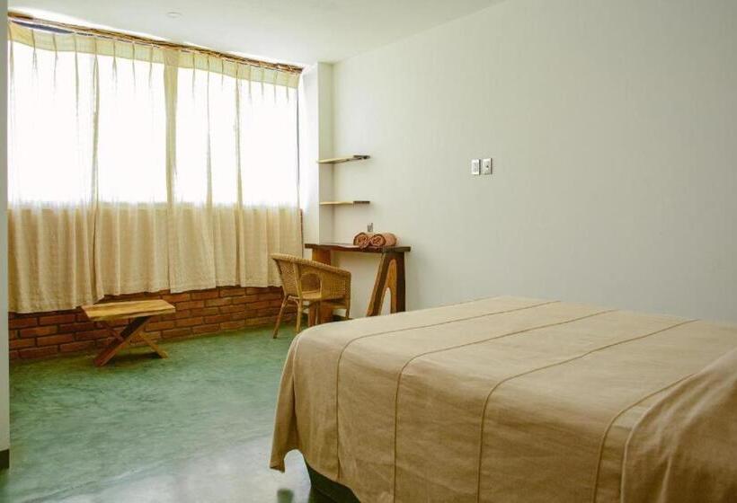 Madre Tierra Hotel & Coworking & Hostal