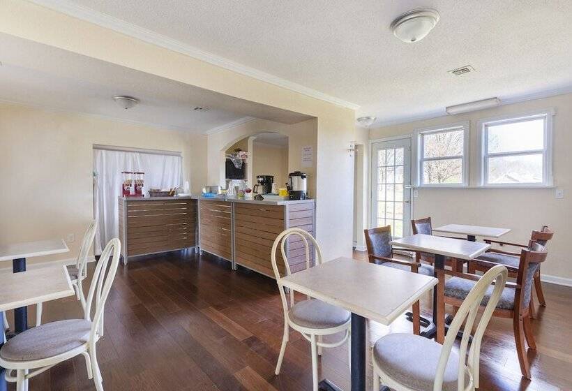 מוטל OYO Hotel Cave City KY