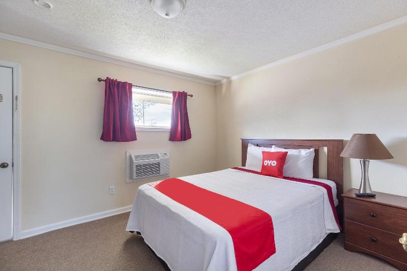 מוטל OYO Hotel Cave City KY