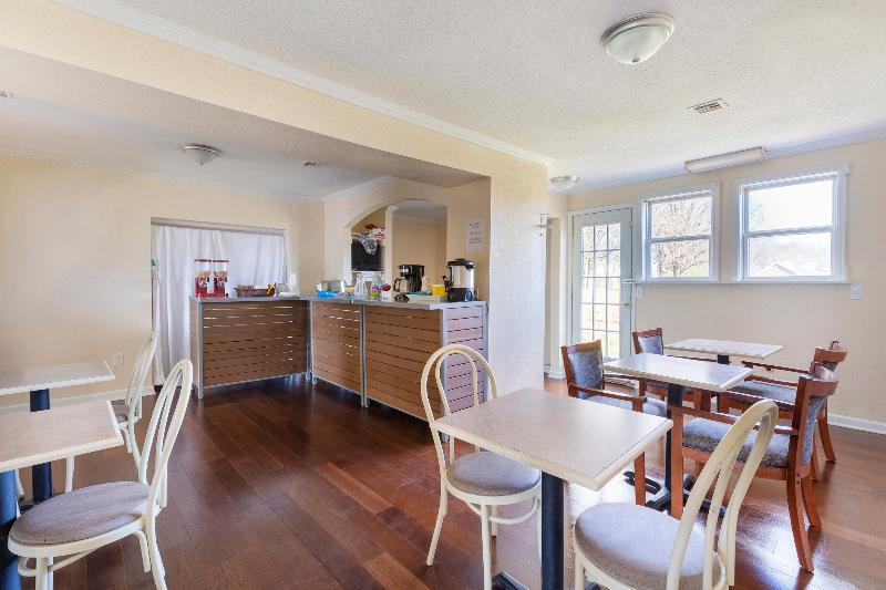 מוטל OYO Hotel Cave City KY