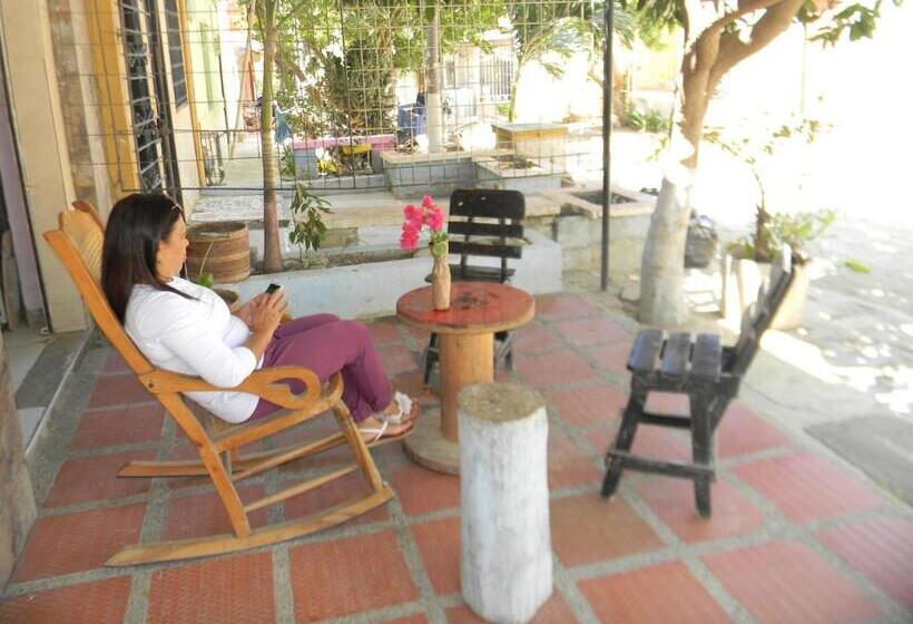 ペンション Hostalnativo