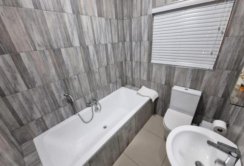 ペンション The Retreat Guesthouse