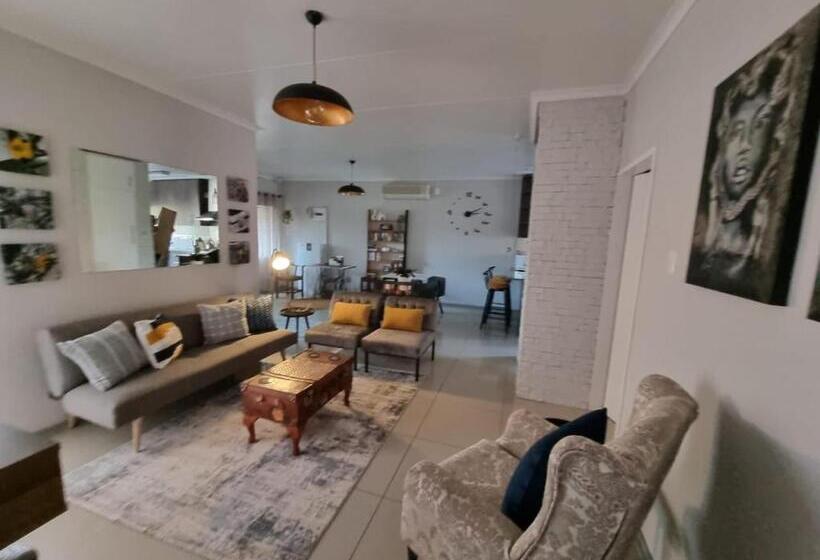 ペンション The Retreat Guesthouse