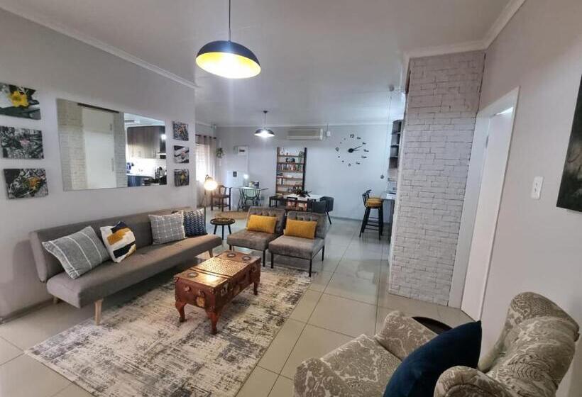 ペンション The Retreat Guesthouse