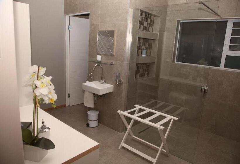 ペンション The Retreat Guesthouse