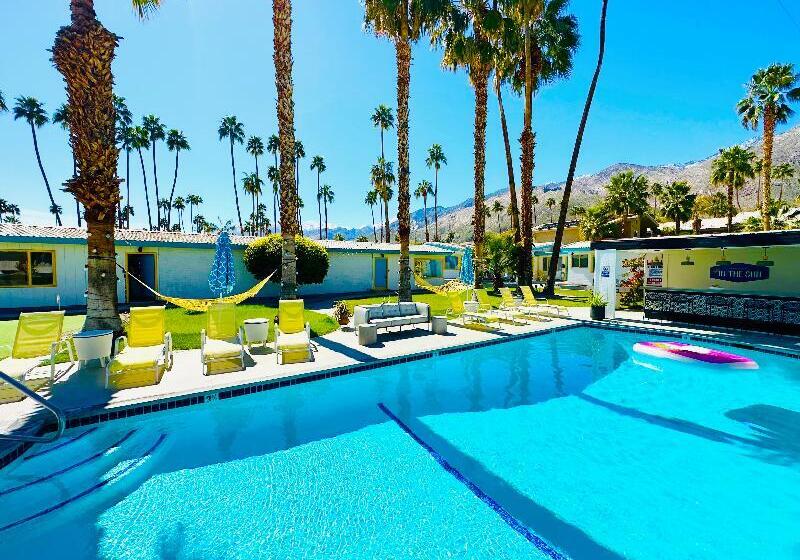 A Place In The Sun Hotel   Adults Only Big Units, Privacy Gardens & Heated Pool & Spa In 1 Acre Park