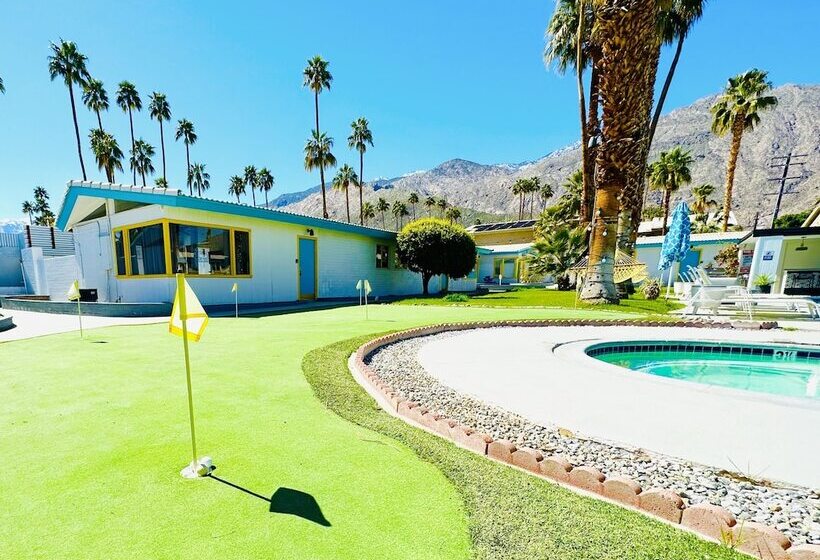 A Place In The Sun Hotel   Adults Only Big Units, Privacy Gardens & Heated Pool & Spa In 1 Acre Park