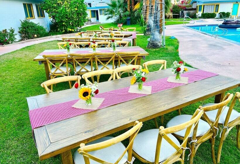 A Place In The Sun Hotel   Adults Only Big Units, Privacy Gardens & Heated Pool & Spa In 1 Acre Park