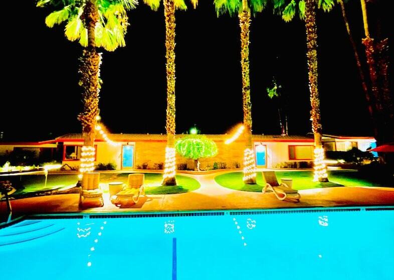 A Place In The Sun Hotel   Adults Only Big Units, Privacy Gardens & Heated Pool & Spa In 1 Acre Park