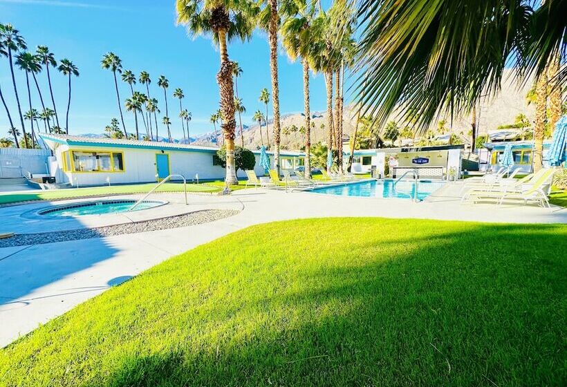 A Place In The Sun Hotel   Adults Only Big Units, Privacy Gardens & Heated Pool & Spa In 1 Acre Park