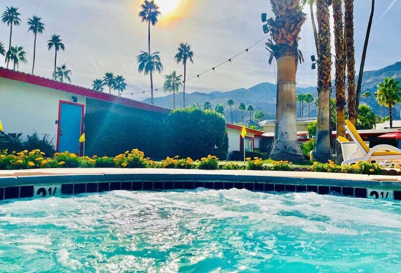 A Place In The Sun Hotel   Adults Only Big Units, Privacy Gardens & Heated Pool & Spa In 1 Acre Park