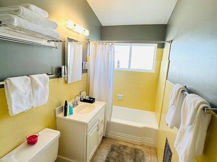 A Place In The Sun Hotel   Adults Only Big Units, Privacy Gardens & Heated Pool & Spa In 1 Acre Park