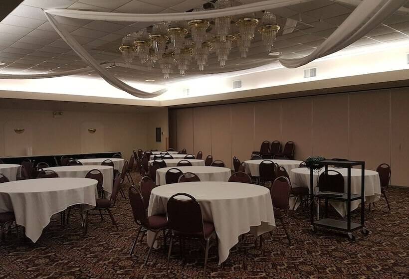 Отель Americas Best Value Inn Chippewa Falls