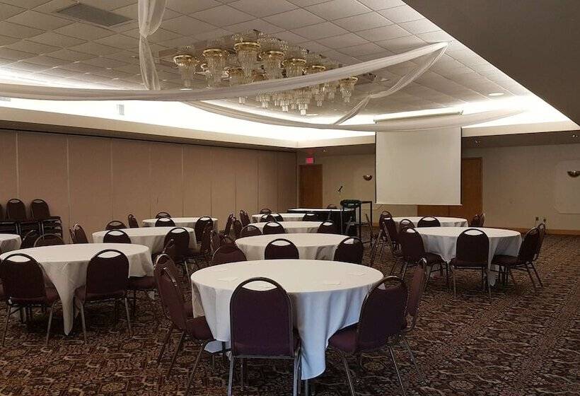 Отель Americas Best Value Inn Chippewa Falls