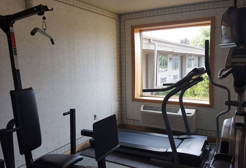 Отель Americas Best Value Inn Chippewa Falls