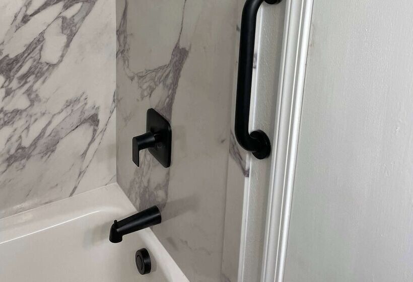 Отель Americas Best Value Inn Polson