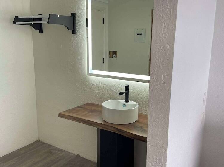 Отель Americas Best Value Inn Polson