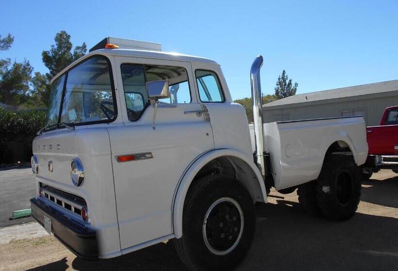 בית מלון כפרי Atomic Inn Beatty Near Death Valley