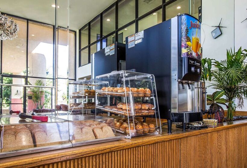 호텔 Baymont By Wyndham Ontario