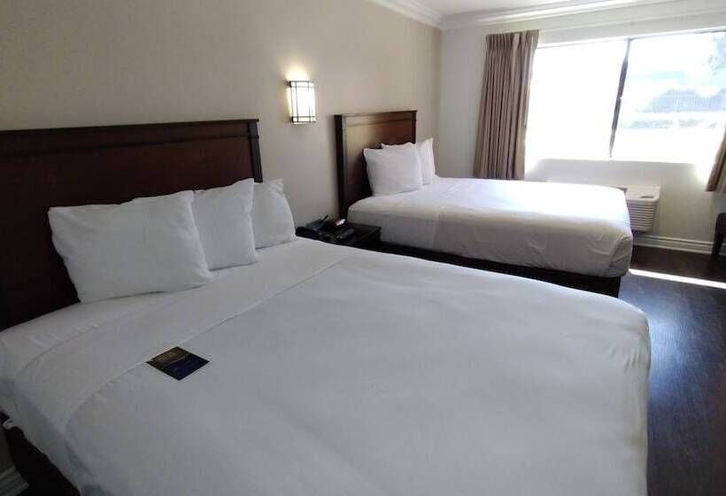 호텔 Baymont By Wyndham Ontario