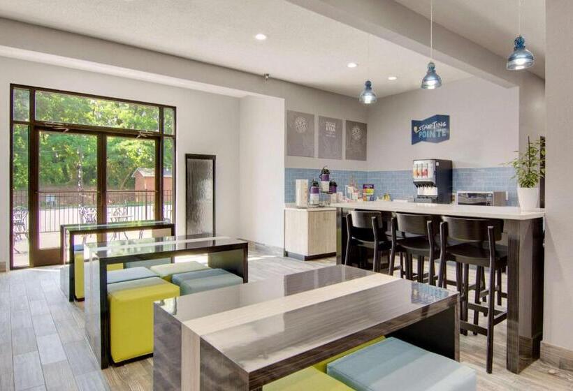 Отель Clarion Pointe On The Lake Clarksvillesouth Hill West