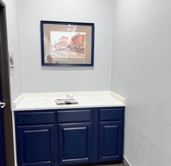 Отель Clarion Pointe On The Lake Clarksvillesouth Hill West