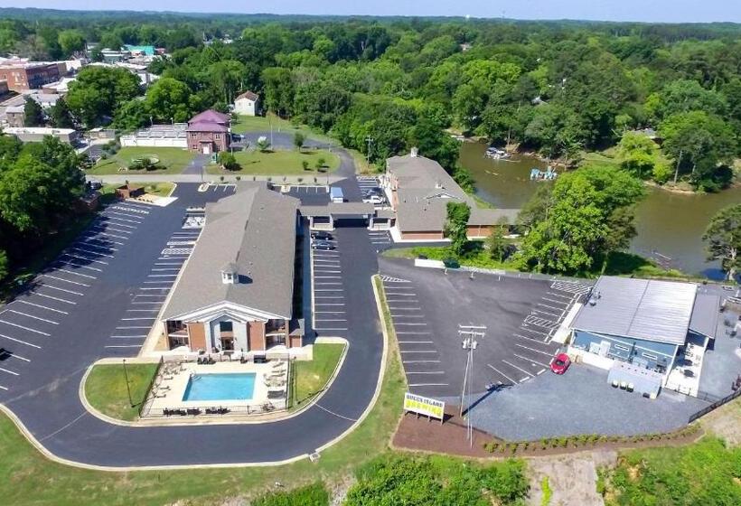 Отель Clarion Pointe On The Lake Clarksvillesouth Hill West