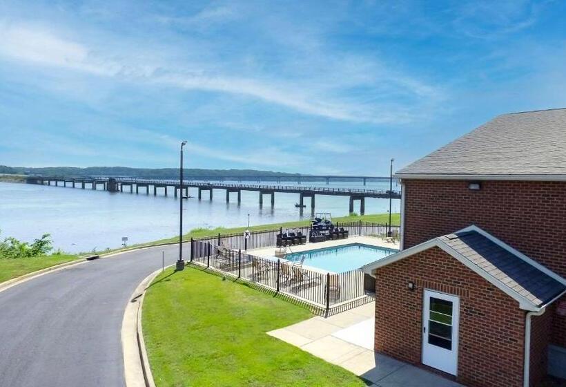 Отель Clarion Pointe On The Lake Clarksvillesouth Hill West