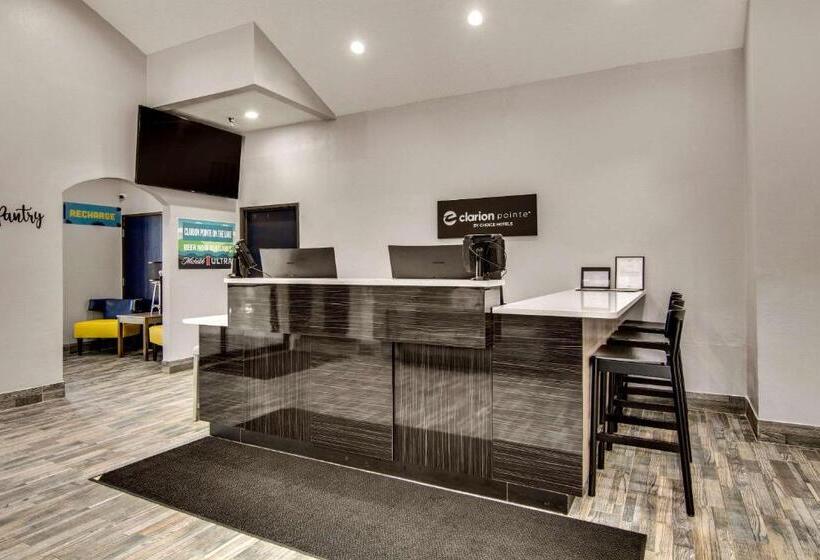 Отель Clarion Pointe On The Lake Clarksvillesouth Hill West