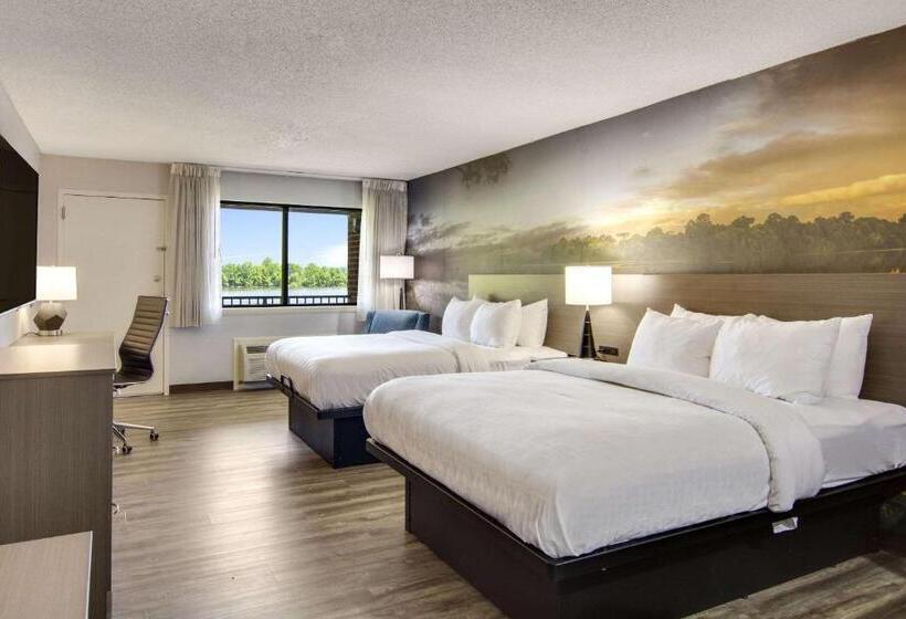 Отель Clarion Pointe On The Lake Clarksvillesouth Hill West