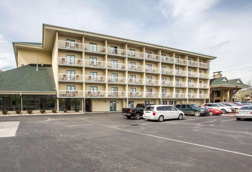 هتل Comfort Inn & Suites At Dollywood Lane