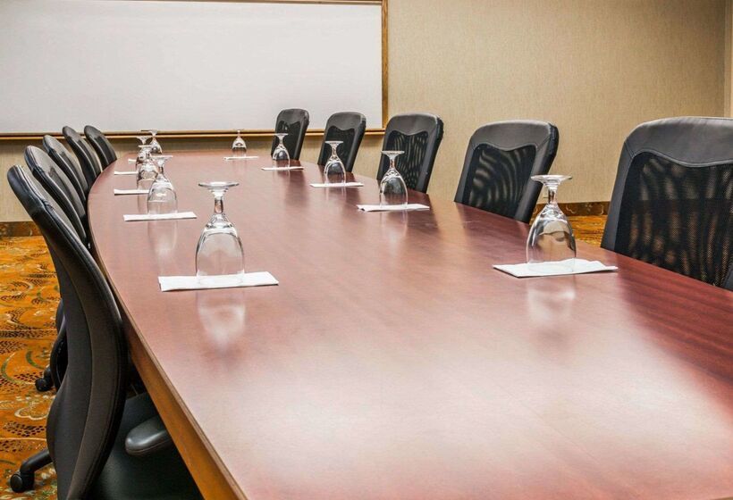 فندق Spark By Hilton Plymouth