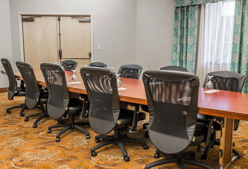 ホテル Spark By Hilton Plymouth